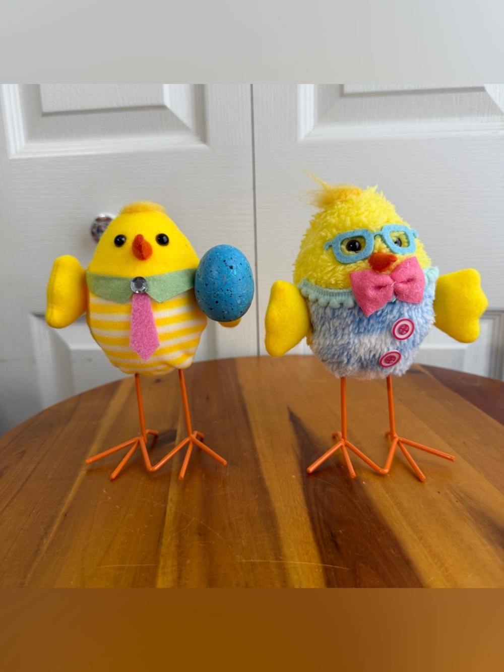 Easter theme free standing chicks decor